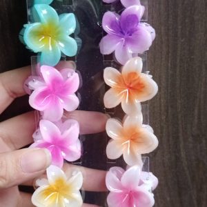 Trending Dual Colour Flower Hair Claw 🌸 - Most Selling